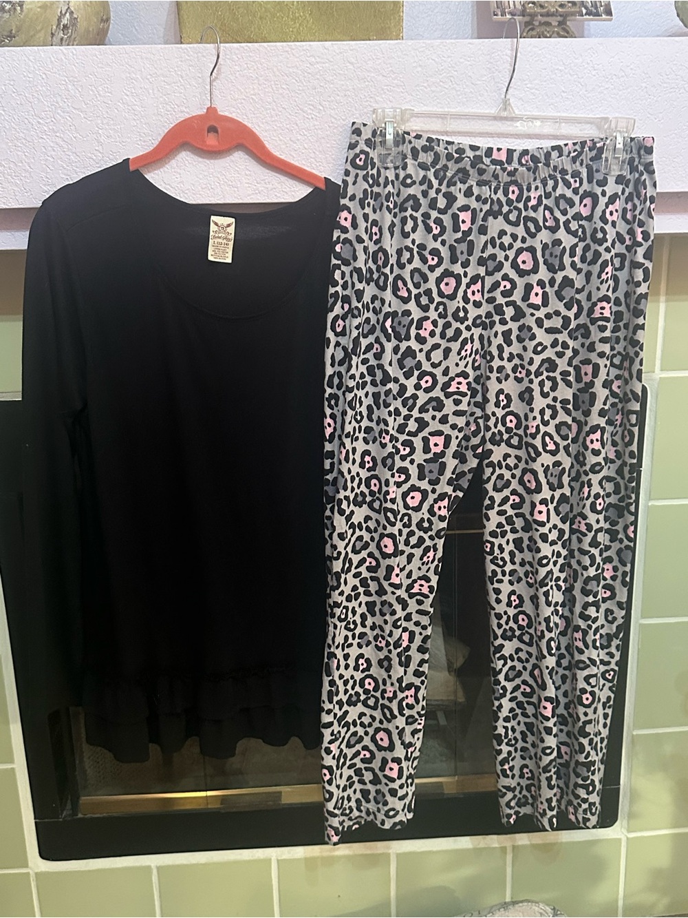 Faded Glory Black Top (L)with Gray & Pink Leopard-Print Pajama Pants (XL)